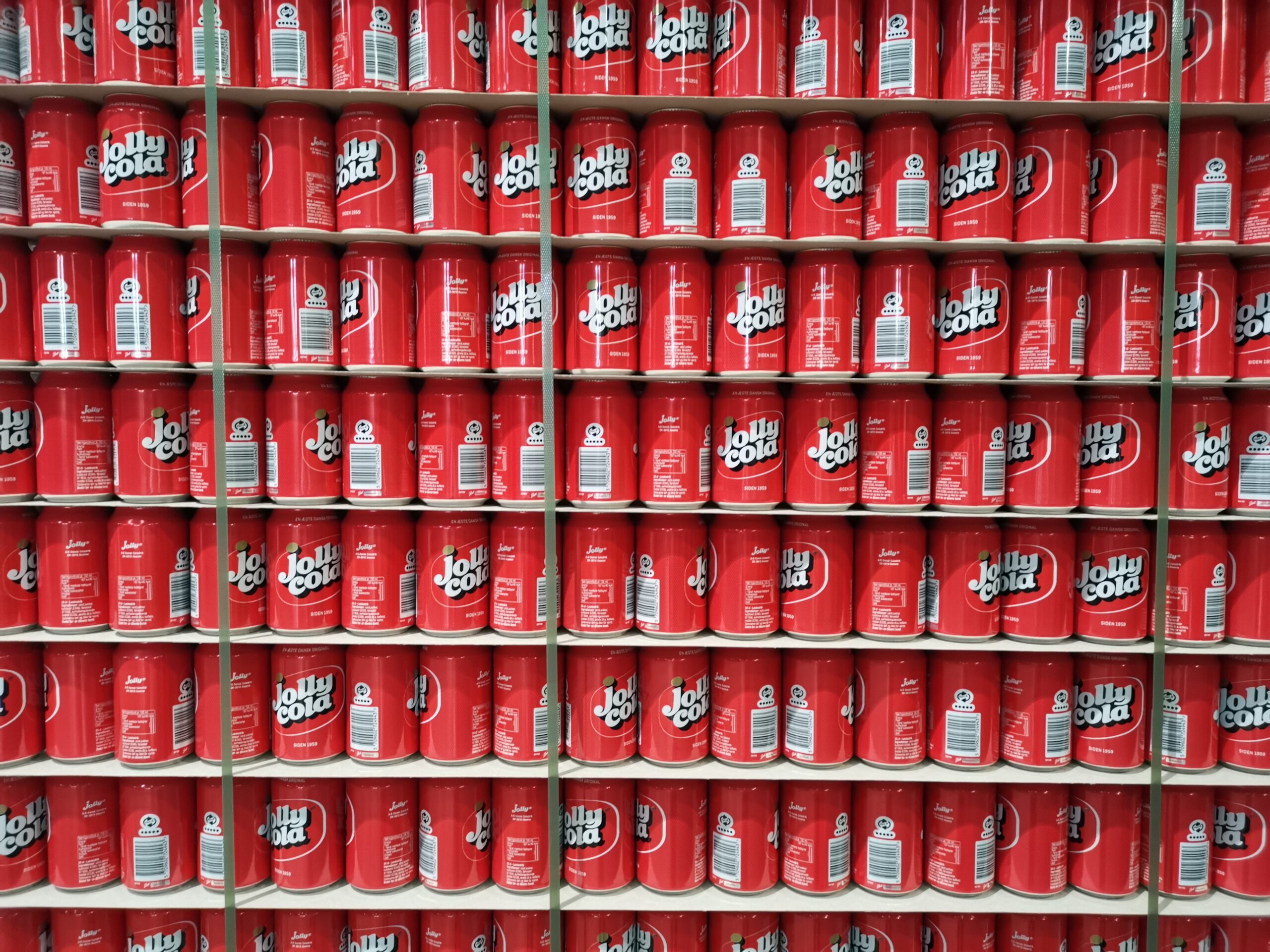 Jolly Cola - Dåser på paller - Miljø - Bryggeriet Vestfyen (1)